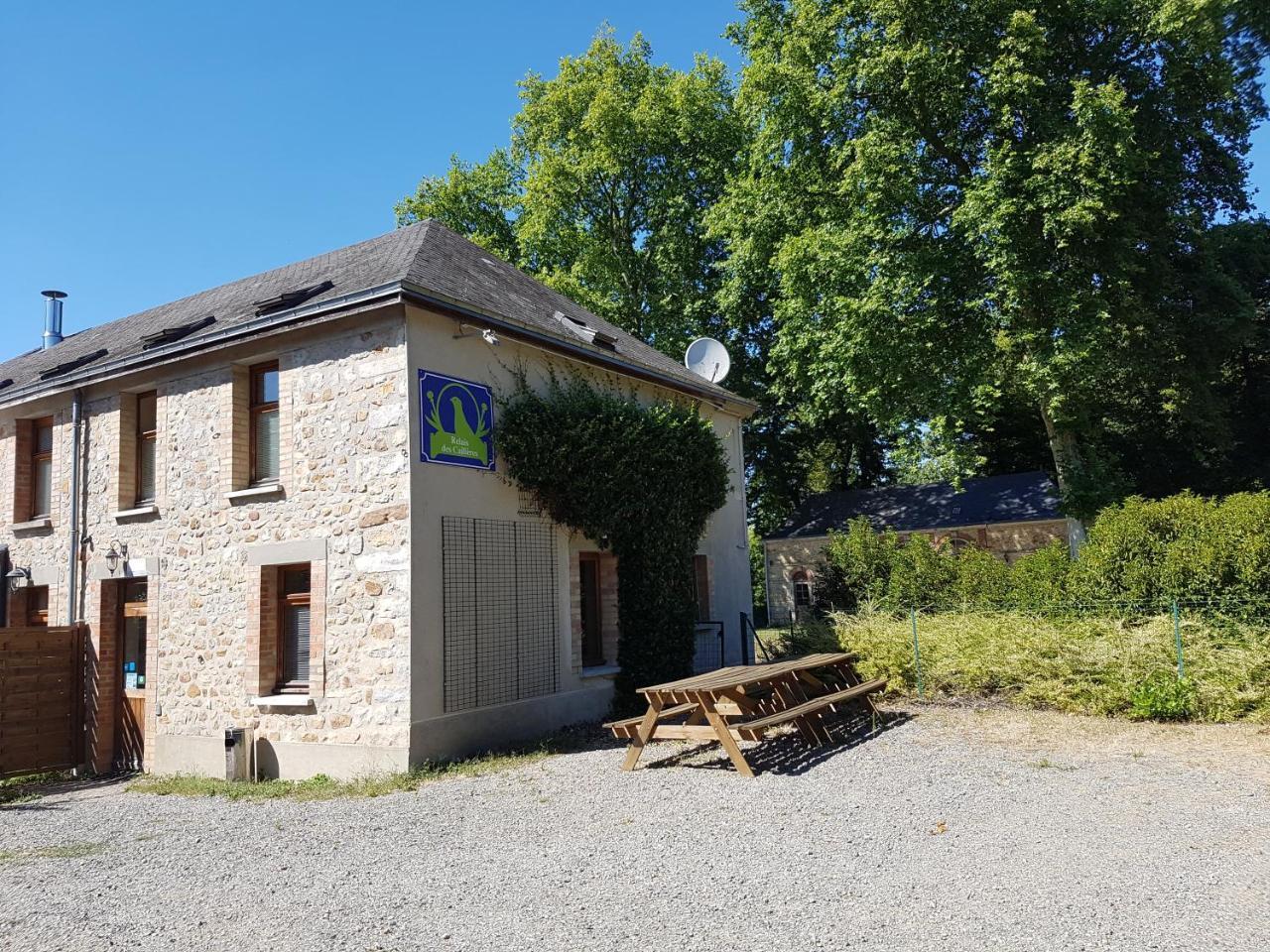 Hotel Logis Relais Des Cailleres Saint Pavace Zewnętrze zdjęcie